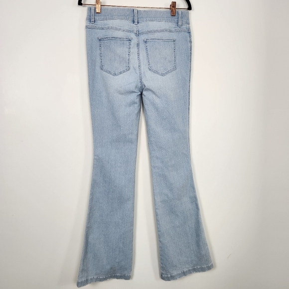 NWT SPANX Retro Light Wash Flare Leg Pullon 20348R Jeans Size Medium - Picture 8 of 9